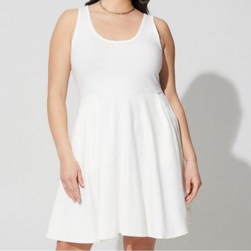 Sexy foxy skater dress NWT